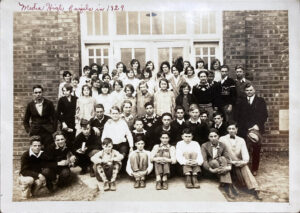 Media High Pupils in 1929 in front of school
