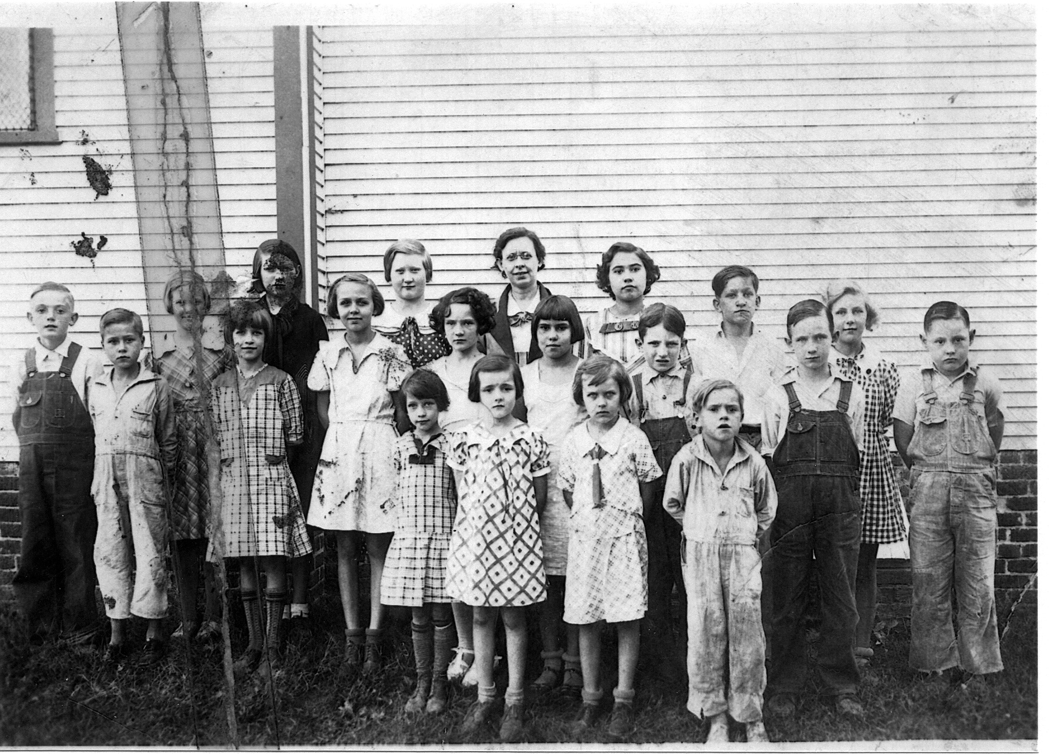 Students at Coloma School in 1936